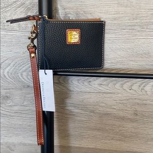 NWT- Dooney & Bourke Pebble Leather Card Case Wristlet, BLACK